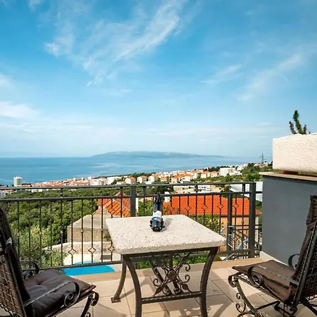 Feriehus Awesome In Makarska